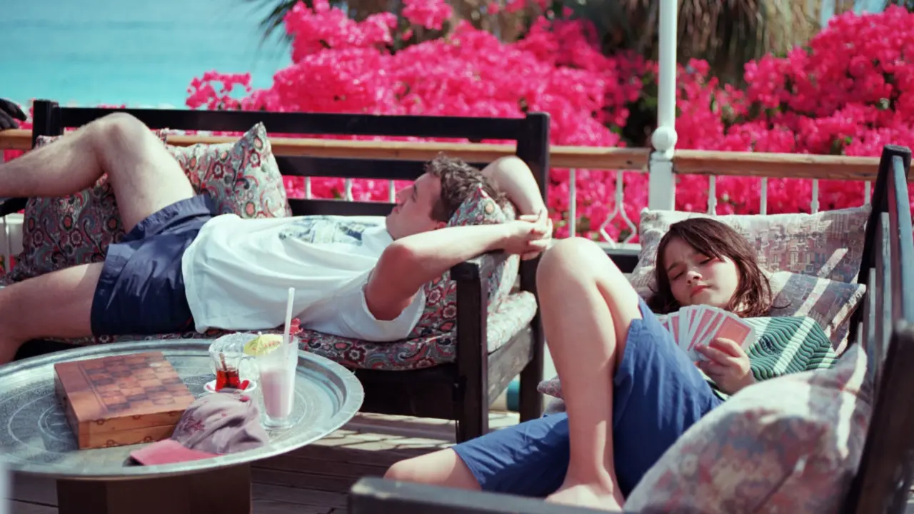 Hoàng Hôn Buông Xuống - Aftersun (2022) Hoàng Hôn Buông Xuống - Aftersun (2022)